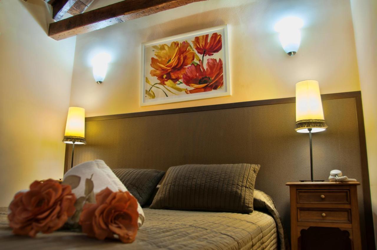 Hostal Alfonso XII Toledo Esterno foto